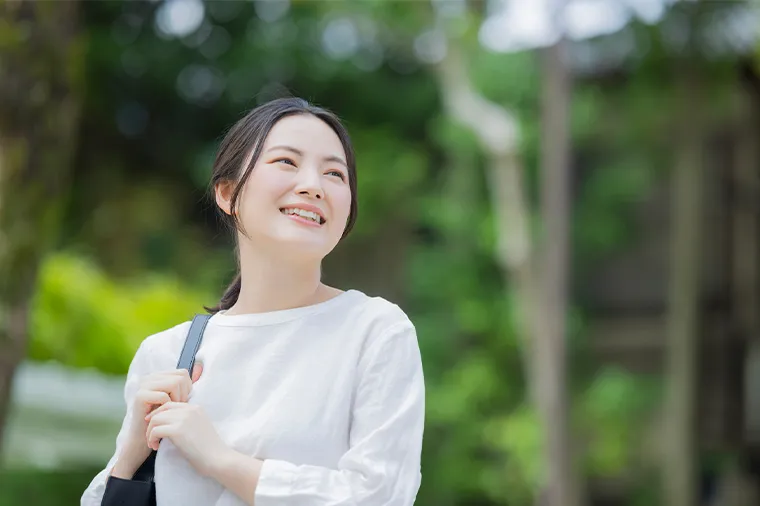 通勤する女性